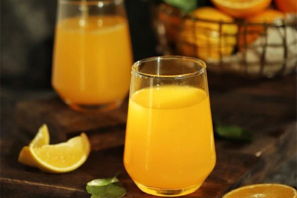 橙汁要用幾個(gè)橙汁 橙汁可以用熱水來榨汁嗎 橙汁要用幾個(gè)橙汁 橙汁可以用熱水來榨汁嗎