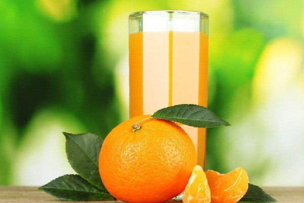 橙汁要用幾個(gè)橙汁 橙汁可以用熱水來榨汁嗎 橙汁要用幾個(gè)橙汁 橙汁可以用熱水來榨汁嗎
