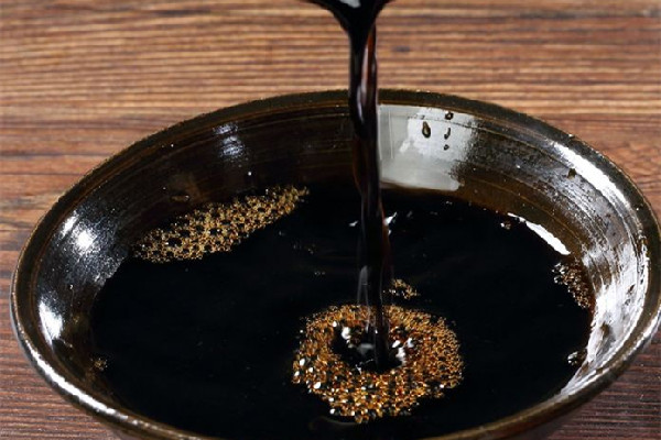 女子買老陳醋買到“老陳西昔” 老陳醋用什么原料 女子買老陳醋買到“老陳西昔” 老陳醋用什么原料