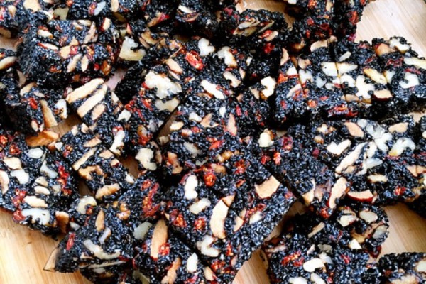 阿膠糕要用黃酒提前泡嗎 阿膠糕可以直接嚼著吃嗎 阿膠糕要用黃酒提前泡嗎 阿膠糕可以直接嚼著吃嗎