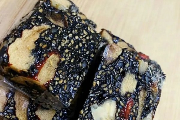 阿膠糕要空腹吃嗎 阿膠糕吃了上火怎么辦 阿膠糕要空腹吃嗎 阿膠糕吃了上火怎么辦