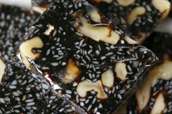 阿膠糕要用黃酒提前泡嗎 阿膠糕可以直接嚼著吃嗎 阿膠糕要用黃酒提前泡嗎 阿膠糕可以直接嚼著吃嗎