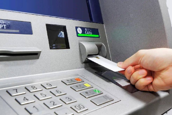 男子從工行取錢存農(nóng)商行被認(rèn)定假幣 銀行取錢會記錄鈔票號碼嗎 男子從工行取錢存農(nóng)商行被認(rèn)定假幣 銀行取錢會記錄鈔票號碼嗎