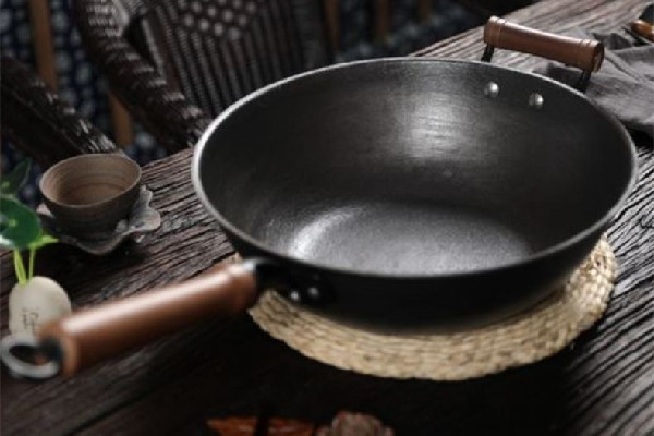 生鐵鍋生銹了怎么辦 生鐵鍋生銹了煮菜會(huì)影響身體嗎 生鐵鍋生銹了怎么辦 生鐵鍋生銹了煮菜會(huì)影響身體嗎