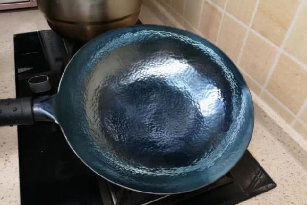 生鐵鍋和鑄鐵鍋哪個(gè)對(duì)身體好 生鐵鍋對(duì)身體有害嗎 生鐵鍋和鑄鐵鍋哪個(gè)對(duì)身體好 生鐵鍋對(duì)身體有害嗎