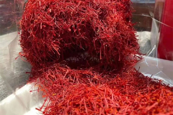 藏紅花是哪里產(chǎn)的 藏紅花買(mǎi)伊朗的好還是西藏的 藏紅花是哪里產(chǎn)的 藏紅花買(mǎi)伊朗的好還是西藏的