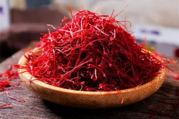 藏紅花可以催月經(jīng)嗎 藏紅花對(duì)女人有什么好處 藏紅花可以催月經(jīng)嗎 藏紅花對(duì)女人有什么好處