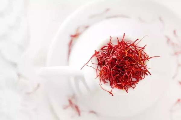 藏紅花要用多少度的水泡 藏紅花用開(kāi)水泡還是溫水泡 藏紅花要用多少度的水泡 藏紅花用開(kāi)水泡還是溫水泡