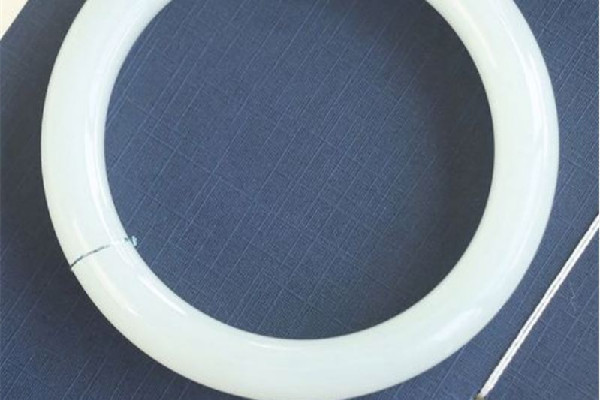 白玉手鐲有水線是什么料 白玉手鐲水線怎么看 白玉手鐲有水線是什么料 白玉手鐲水線怎么看