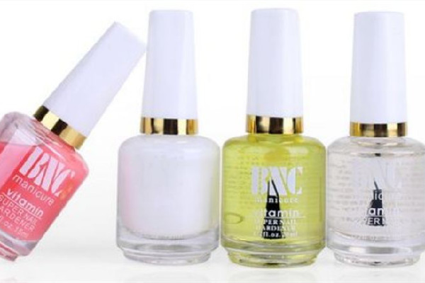 美甲營(yíng)養(yǎng)油的正確用法 美甲營(yíng)養(yǎng)油什么時(shí)候用 美甲營(yíng)養(yǎng)油的正確用法 美甲營(yíng)養(yǎng)油什么時(shí)候用