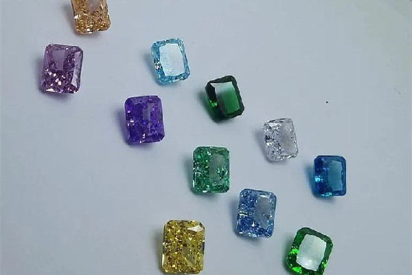 鋯石和鉆石哪個值錢 鋯石和鉆石的區(qū)別 鋯石和鉆石哪個值錢 鋯石和鉆石的區(qū)別