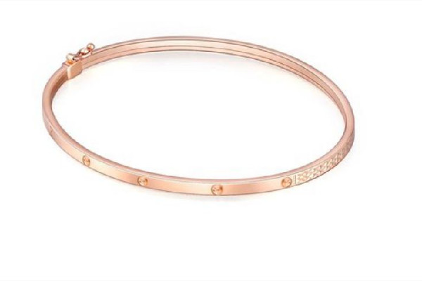 18k金的手鐲大概多少錢 18k金手鐲值得購買嗎 18k金的手鐲大概多少錢 18k金手鐲值得購買嗎