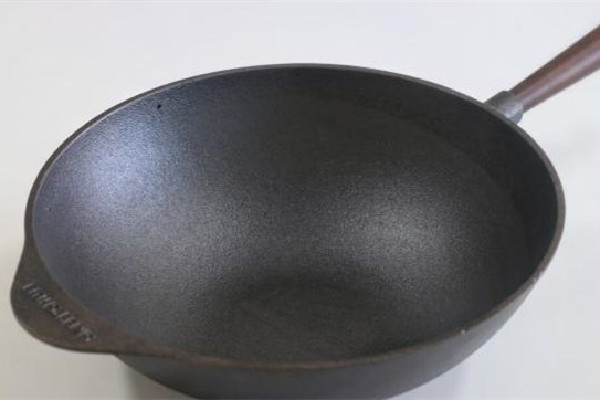 鑄鐵鍋和生鐵鍋哪個(gè)對身體好 鑄鐵鍋是什么材質(zhì)做的