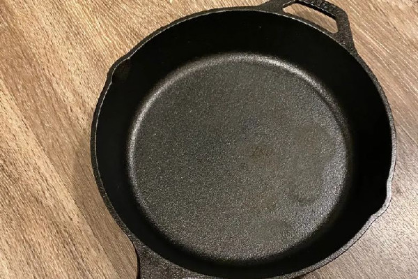 鑄鐵鍋的涂層掉了還能用嗎 鑄鐵鍋可以用多少年 鑄鐵鍋的涂層掉了還能用嗎 鑄鐵鍋可以用多少年