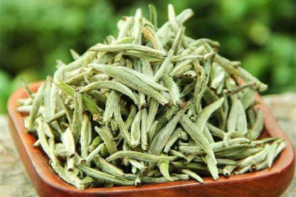 白毫銀針買茶餅好還是散裝茶好 白毫銀針怎么分辨好壞 白毫銀針買茶餅好還是散裝茶好 白毫銀針怎么分辨好壞