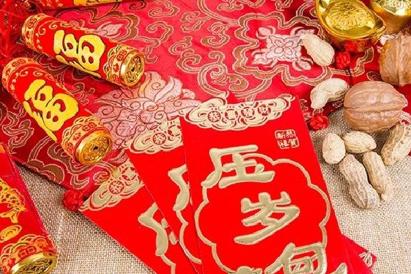 男孩用壓歲錢給媽媽買手機(jī)被罵 壓歲錢的意義和作用