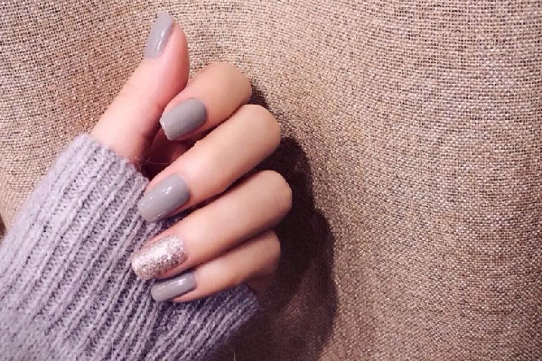 甲油膠的保質(zhì)期是多長時間 甲油膠放了三年還能用嗎 甲油膠的保質(zhì)期是多長時間 甲油膠放了三年還能用嗎