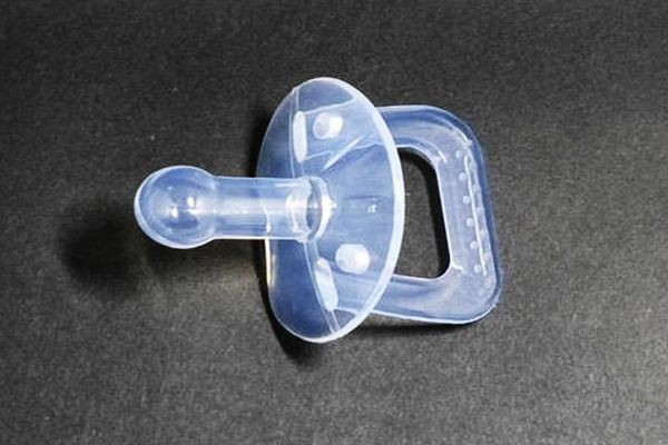 奶嘴用到幾歲 奶嘴什么時(shí)候開始用 奶嘴用到幾歲 奶嘴什么時(shí)候開始用