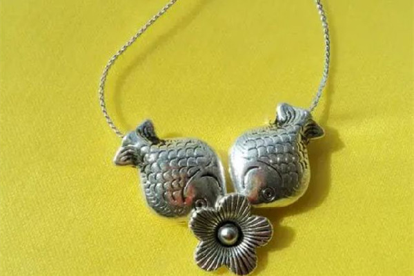 藏銀和純銀的區(qū)別 藏銀是什么材質(zhì)做的 藏銀和純銀的區(qū)別 藏銀是什么材質(zhì)做的