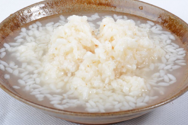 糯米酒會(huì)引起痛風(fēng)嗎 糯米酒嘌呤含量高嗎 糯米酒會(huì)引起痛風(fēng)嗎 糯米酒嘌呤含量高嗎