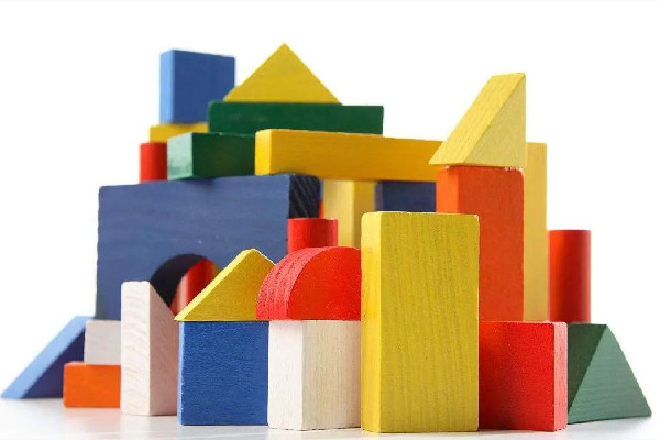 女生情人節(jié)垃圾桶撿到積木城堡 積木可以搭成什么 女生情人節(jié)垃圾桶撿到積木城堡 積木可以搭成什么