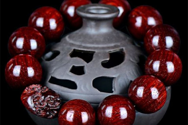 小葉紫檀手串的香味是怎樣的 小葉紫檀手串的香味能保持多久 小葉紫檀手串的香味是怎樣的 小葉紫檀手串的香味能保持多久