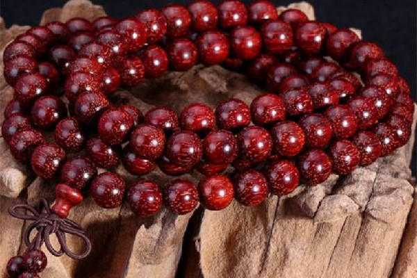 小葉紫檀手串怎么盤玩 小葉紫檀手串盤多久可以戴 小葉紫檀手串怎么盤玩 小葉紫檀手串盤多久可以戴