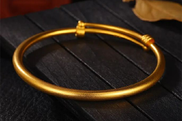 黃金手鐲怎么選圈口 黃金手鐲買大點(diǎn)好還是小點(diǎn)好 黃金手鐲怎么選圈口 黃金手鐲買大點(diǎn)好還是小點(diǎn)好