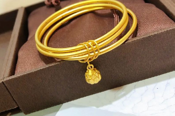 黃金手鐲會(huì)掉色嗎 黃金手鐲會(huì)越戴越亮嗎 黃金手鐲會(huì)掉色嗎 黃金手鐲會(huì)越戴越亮嗎