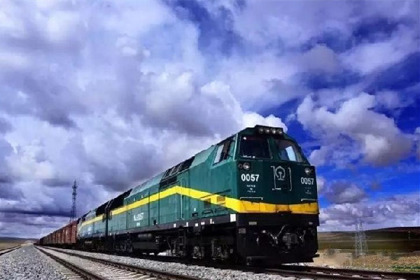 座位被占女子爬火車行李架睡覺 坐火車被占座了怎么辦 座位被占女子爬火車行李架睡覺 坐火車被占座了怎么辦