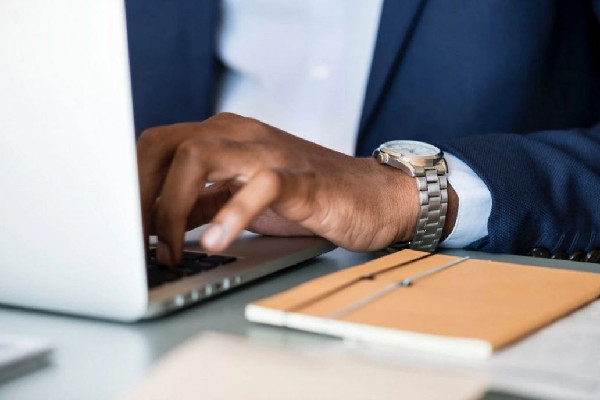 工廠門口大喇叭:86年以上可以走了 為什么大齡找不到工作 工廠門口大喇叭:86年以上可以走了 為什么大齡找不到工作