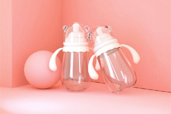 奶瓶喂養(yǎng)的正確姿勢(shì) 奶瓶可以用到幾歲 奶瓶喂養(yǎng)的正確姿勢(shì) 奶瓶可以用到幾歲