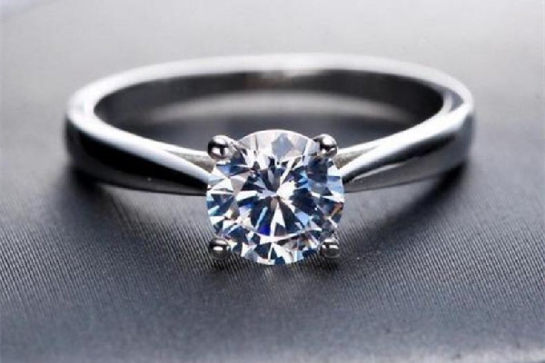 白金戒指有劃痕怎么修復(fù) 白金戒指有劃痕能打磨嗎 白金戒指有劃痕怎么修復(fù) 白金戒指有劃痕能打磨嗎