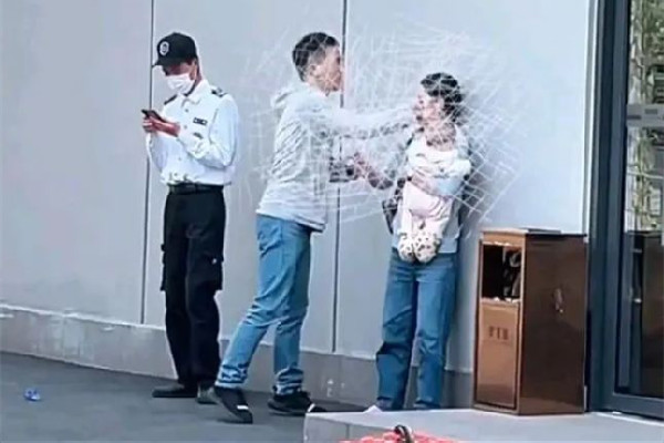 男子地鐵口揮拳重擊抱娃女子 家暴為什么會越來越嚴重 男子地鐵口揮拳重擊抱娃女子 家暴為什么會越來越嚴重