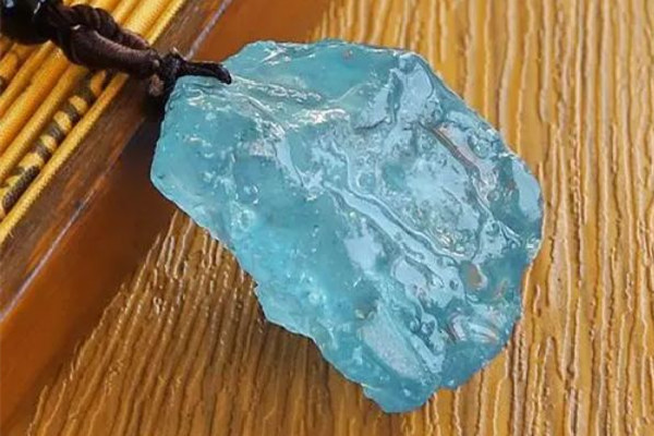 海藍(lán)寶石產(chǎn)地主要有哪些 海藍(lán)寶石什么樣的好 海藍(lán)寶石產(chǎn)地主要有哪些 海藍(lán)寶石什么樣的好