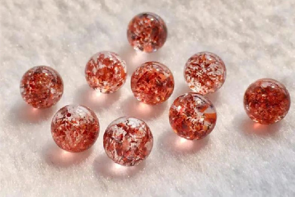 草莓晶是什么材質(zhì) 草莓晶屬于什么檔次的寶石 草莓晶是什么材質(zhì) 草莓晶屬于什么檔次的寶石