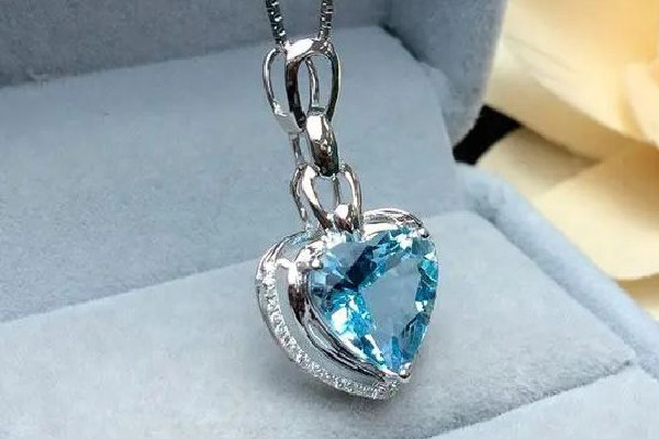 海藍(lán)寶石戴左手還是右手 海藍(lán)寶石可以碰水嗎 海藍(lán)寶石戴左手還是右手 海藍(lán)寶石可以碰水嗎