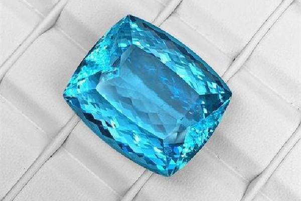 海藍(lán)寶石有輻射嗎 海藍(lán)寶石適合做什么配飾 海藍(lán)寶石有輻射嗎 海藍(lán)寶石適合做什么配飾