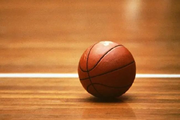 兒子籃球班倒閉家長花1000萬買下 打籃球適合喝什么飲料 兒子籃球班倒閉家長花1000萬買下 打籃球適合喝什么飲料