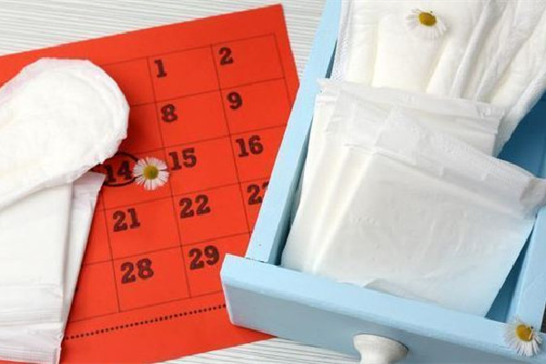 95后女生去百所學(xué)校大方談月經(jīng) 月經(jīng)什么時(shí)候來(lái)正常是幾歲 95后女生去百所學(xué)校大方談月經(jīng) 月經(jīng)什么時(shí)候來(lái)正常是幾歲