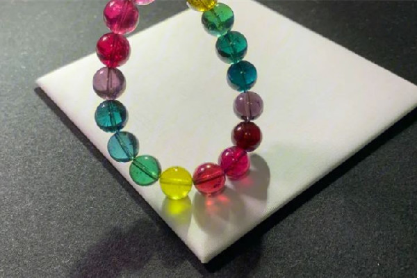 碧璽的功效和作用 碧璽適合什么人佩戴 碧璽的功效和作用 碧璽適合什么人佩戴