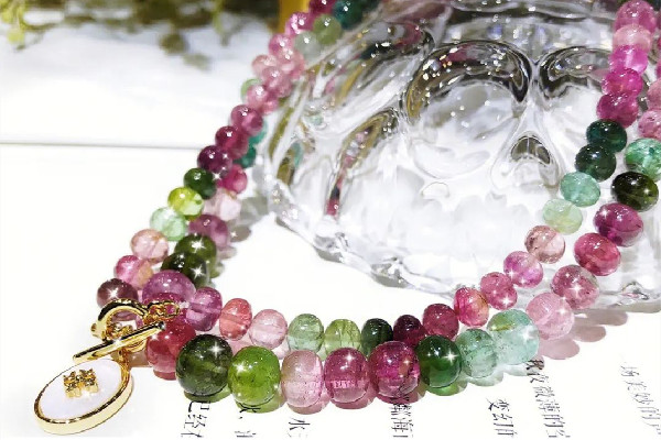 碧璽的功效和作用 碧璽適合什么人佩戴 碧璽的功效和作用 碧璽適合什么人佩戴