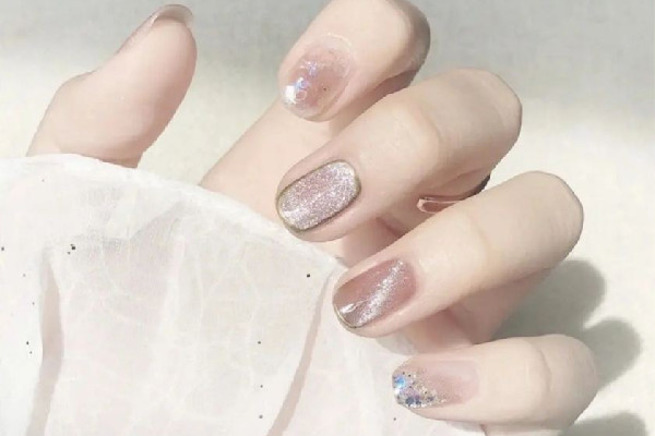 貓眼膠是烤燈后在再吸嗎 貓眼膠怎么用 貓眼膠是烤燈后在再吸嗎 貓眼膠怎么用