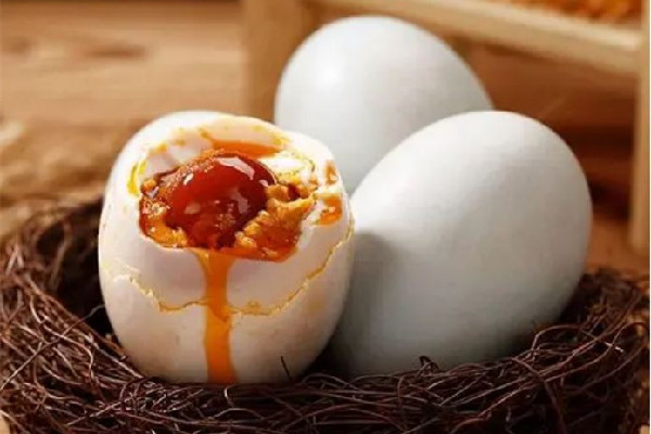 臺灣鴨蛋價格創(chuàng)歷史新高 鴨蛋和雞蛋誰的營養(yǎng)價值高 臺灣鴨蛋價格創(chuàng)歷史新高 鴨蛋和雞蛋誰的營養(yǎng)價值高