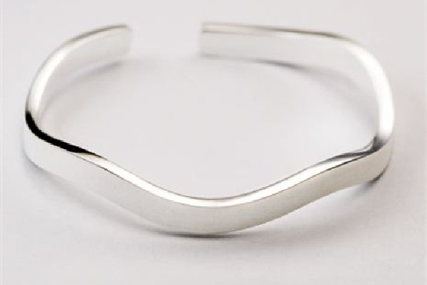 銀手鐲是開(kāi)口的好還是不開(kāi)口的好 銀手鐲買(mǎi)什么純度的好 銀手鐲是開(kāi)口的好還是不開(kāi)口的好 銀手鐲買(mǎi)什么純度的好