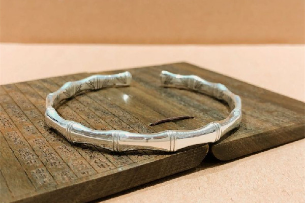 銀手鐲怎么測量圈口 銀手鐲買大了怎么弄小一圈呢 銀手鐲怎么測量圈口 銀手鐲買大了怎么弄小一圈呢