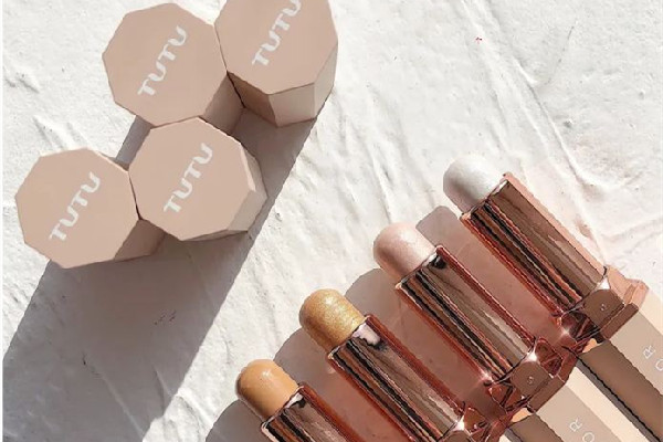 高光棒和修容棒區(qū)別 高光棒和修容棒一樣嗎 高光棒和修容棒區(qū)別 高光棒和修容棒一樣嗎