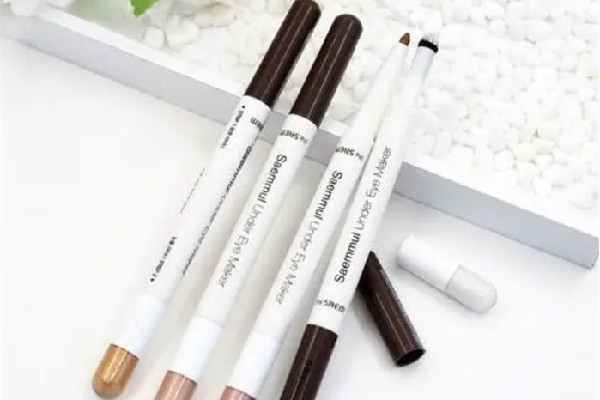 高光棒的正確使用方法 高光棒用什么抹開 高光棒的正確使用方法 高光棒用什么抹開