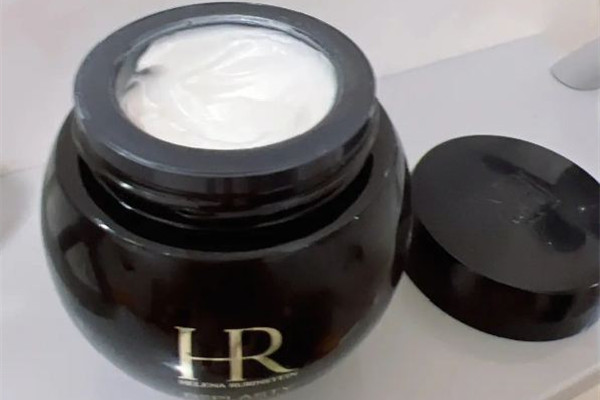 赫蓮娜面霜和海藍(lán)之謎面霜哪個(gè)好用 赫蓮娜面霜和科顏氏面霜哪個(gè)好 赫蓮娜面霜和海藍(lán)之謎面霜哪個(gè)好用 赫蓮娜面霜和科顏氏面霜哪個(gè)好