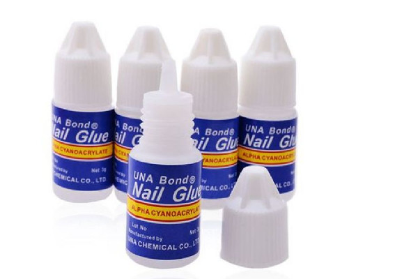 美甲膠水的用法 美甲膠水有毒嗎 美甲膠水的用法 美甲膠水有毒嗎